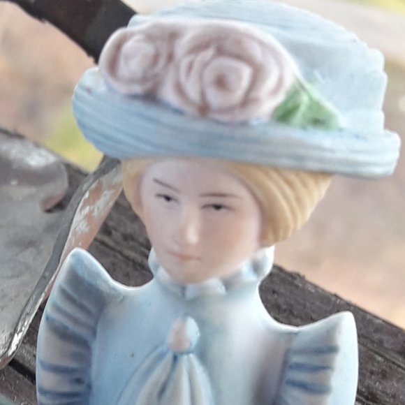 Mini Lady Thimble Collectible Dollhouse Porcelain Vintage Tiny American Fashion - Picture 7 of 7
